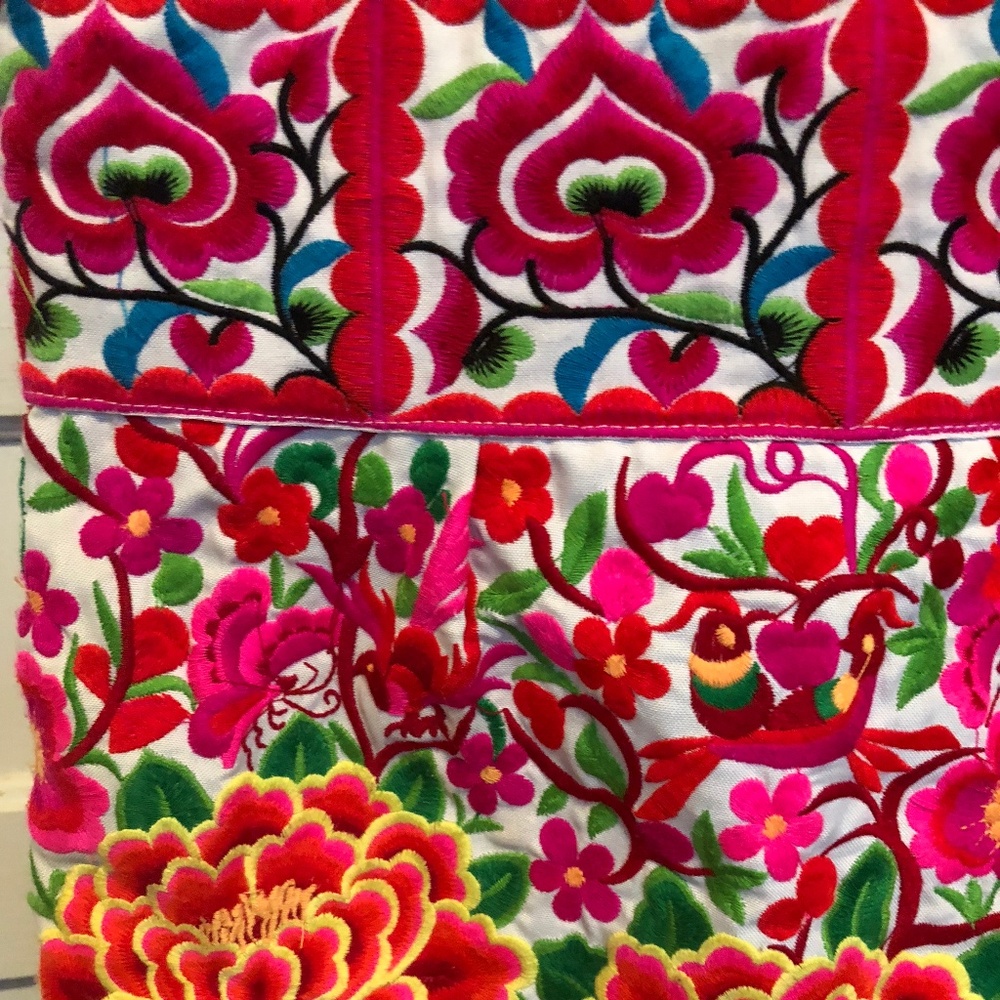 Cambodia artisanal embroidered big floral tote - Picture 6 of 8